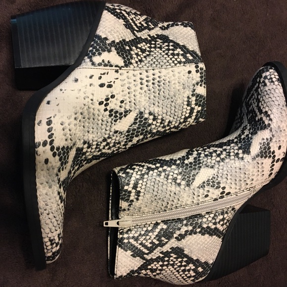 NWT Madden Girl Boots - Picture 2 of 3